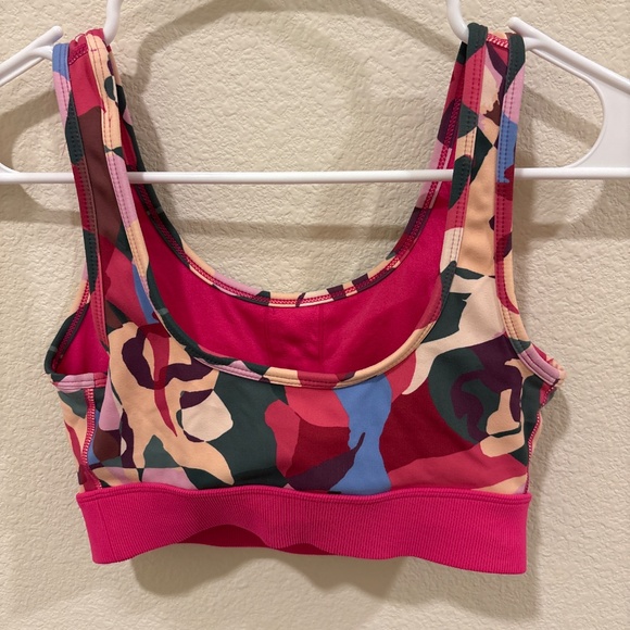 Women’s size xs Reebok limited edition printed bra - Picture 2 of 2